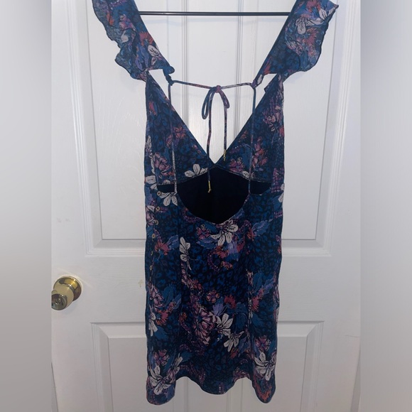 FREE PEOPLE JOSE V NECK DRESS🖤 - Picture 3 of 7